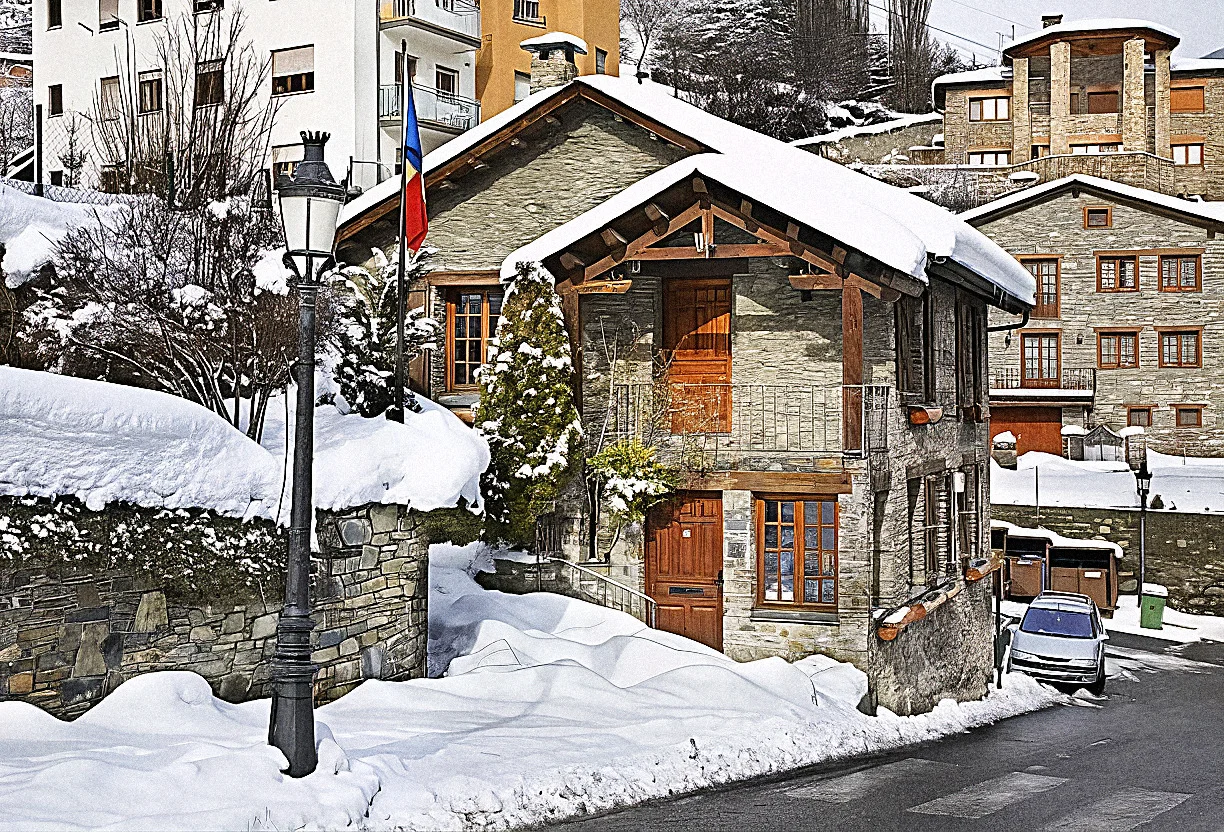 Casa nevada com bandeira, Andorra